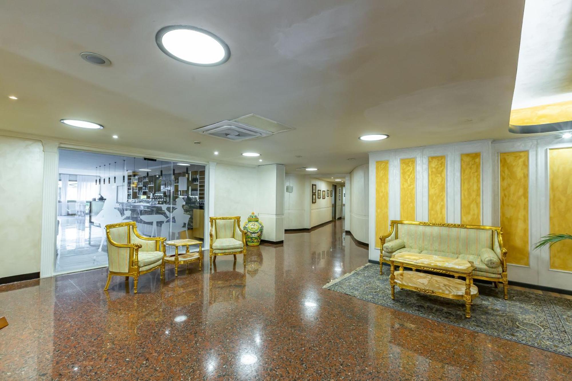 Hotel Next Stop From Laura Esterno foto
